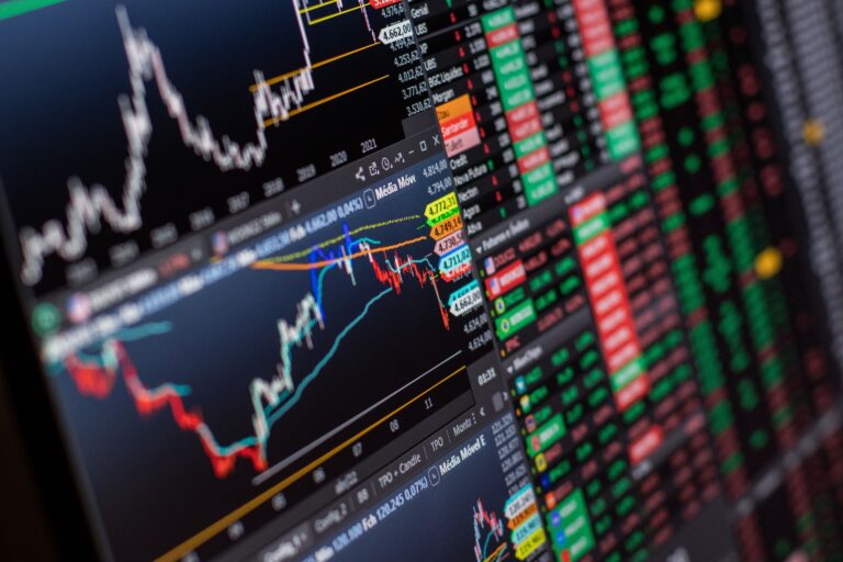 VOO vs VTI vs SPY: The Only Index Fund a Beginner Needs in 2026