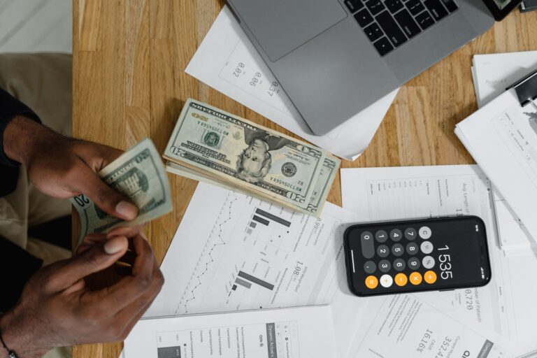 Digital Banks vs Traditional Banks: Which Is Better in 2026?